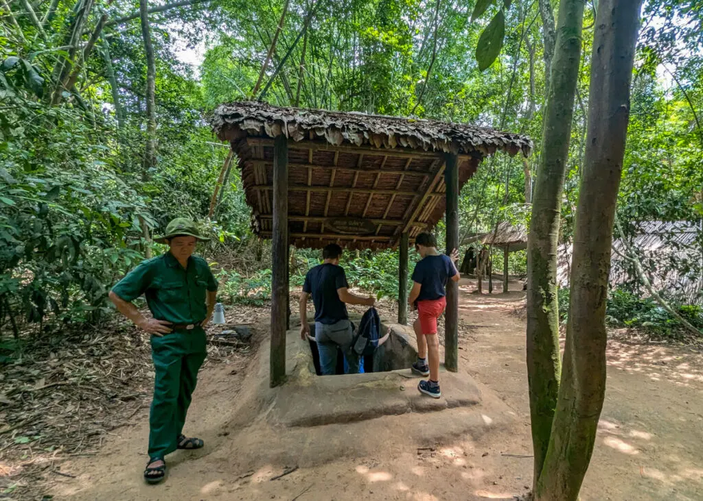 cu chi tunnels day tour